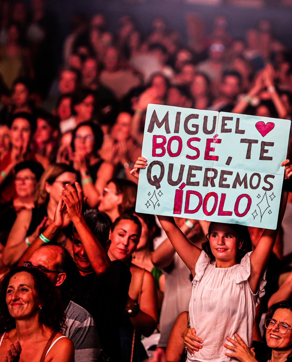 boseofficial's tweet image. VALENCIA … 🔥 ¡QUÉ CALOR! UNA NOCHE DE ENERGÍA A TOPE Y DE #SoldOut QUE OS AGRADEZCO INFINITAMENTE!!! GRACIAS POR VUESTRO CARIÑO, POR DISFRUTAR Y CANTAR ASÍ.
ESTA NOCHE OS VEO📍ALICANTE #TourImportante