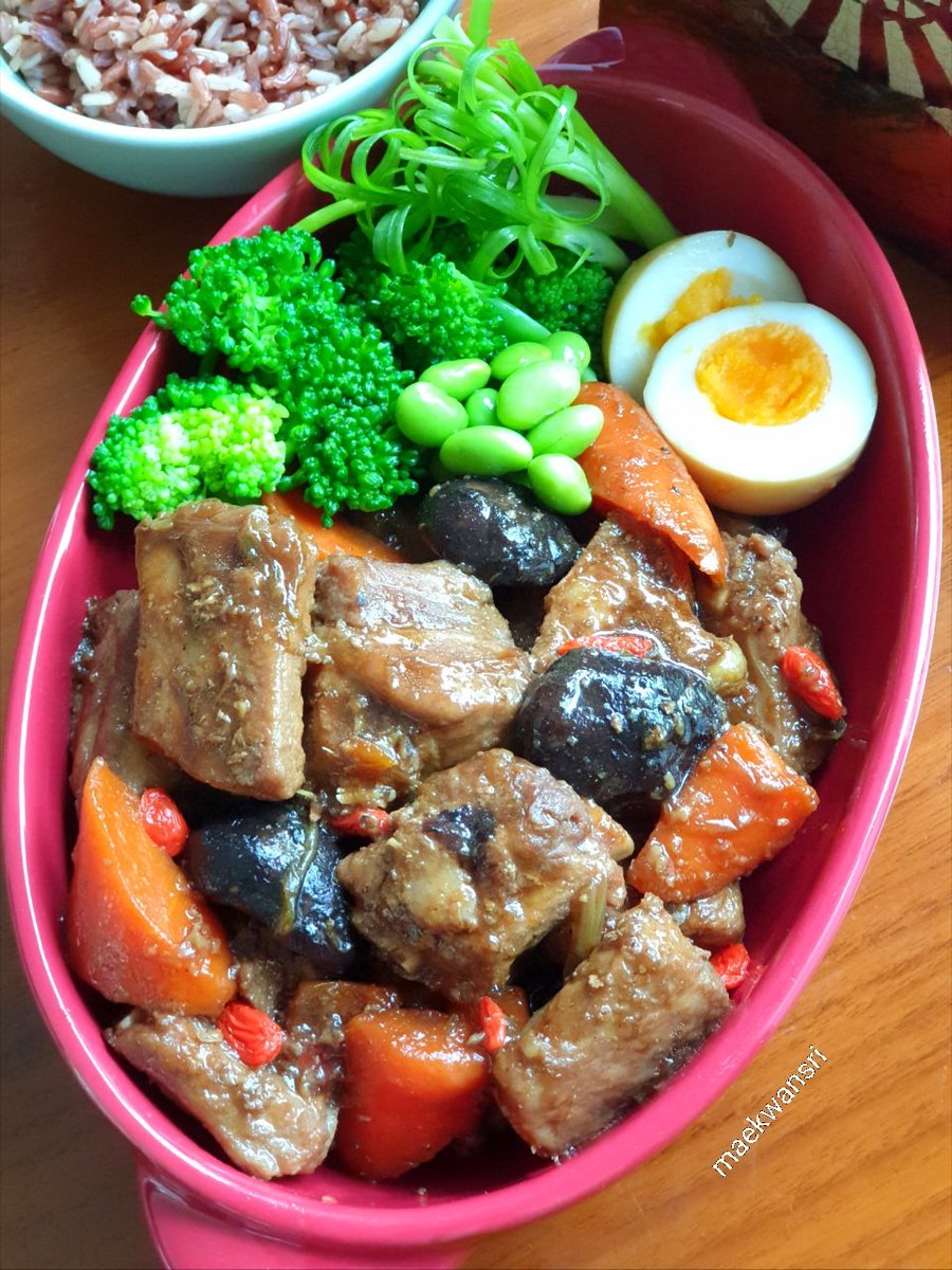 KwansriR's tweet image. ขอเป็นวัน "Cheat Day" บ้างนะ กับ "ซี่โครงหมูอบ" แบบบ้านๆ เนื้อนุ่มฉ่ำมาก😋