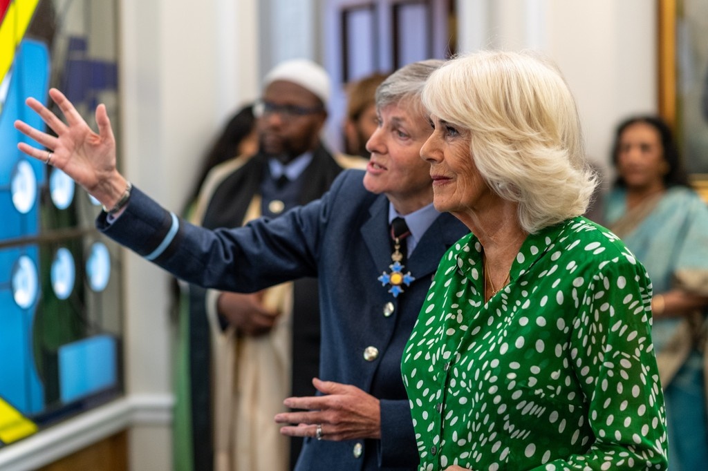 TheRAFClub's tweet image. The Royal Air Force Club extends warmest birthday wishes to Her Majesty Queen Camilla.
We reflect on Her Majesty’s visit to the Club in August 2023, when we were honoured to welcome Her Majesty for the unveiling of a portrait of Assistant Section Officer Noor Inayat Khan.