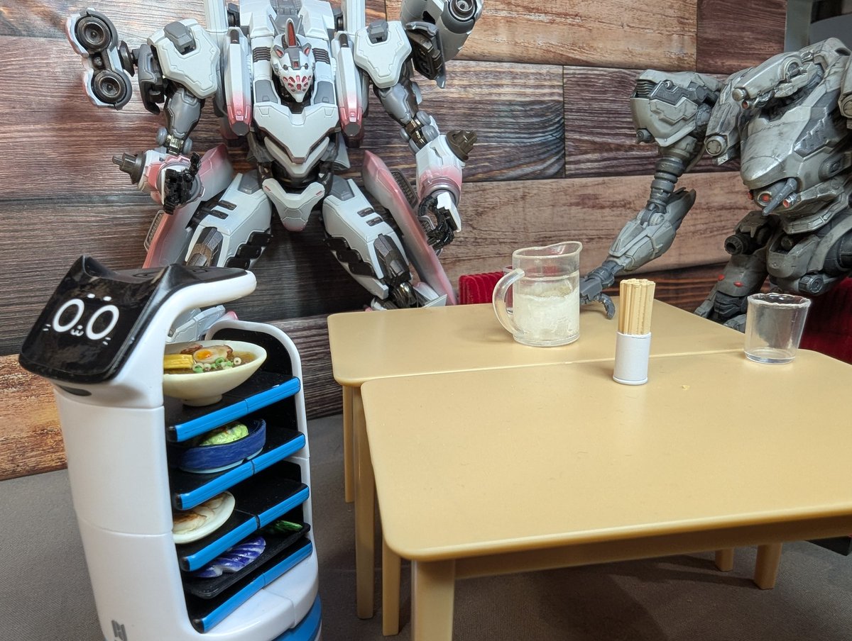 ArchitectLove55's tweet image. 『お料理をお持ちしましたにゃ〜ん♪』
「見てくださいレイヴン!ネコちゃんです、ネコちゃんが食べ物を運んで来ましたよ!」
#アーマードコア6
#おもちゃライフ