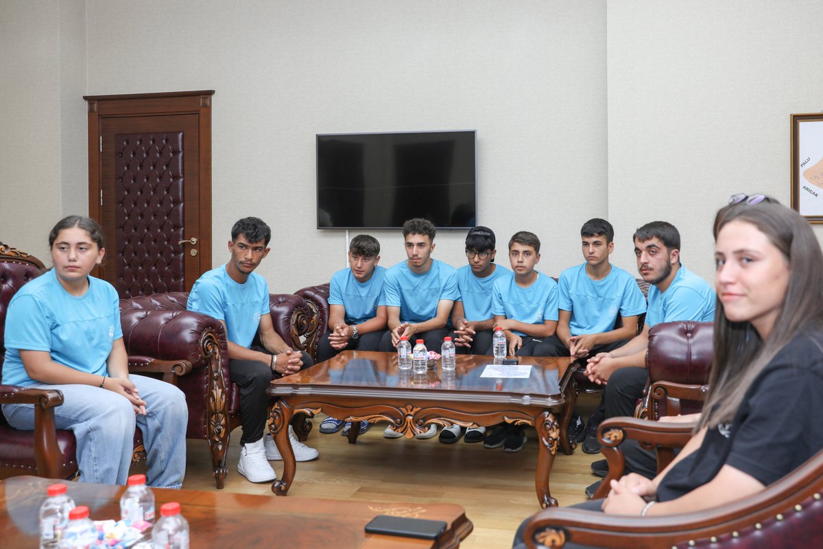 Kaymakamımız Muhammet GÜZEL,  Giresun’un Bulancak ilçesinde düzenlenen Anadolu Yıldızlar Ligi (ANALİG) Rafting Türkiye Şampiyonası’nda ilimizi başarıyla temsil ederek Kızlar ve Erkekler kategorilerinde Türkiye 3.’sü olan Genç Murat Aslanları Rafting Takımı sporcularını ve