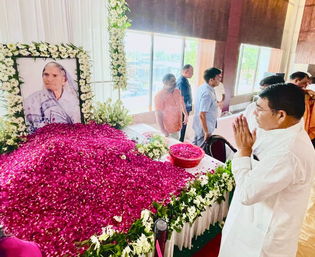 ashwinityagibjp's tweet image. भाजपा उत्तर प्रदेश के प्रदेश महामंत्री (संगठन) आदरणीय श्री @idharampalsingh जी की पूज्य माताजी  के आकस्मिक निधन के उपरांत आज जनपद बिजनौर के  धामपुर (स्वास्तिक गार्डेन) में आयोजित शोक सभा में सम्मिलित होकर श्रद्धांजलि अर्पित कर संवेदनाएं व्यक्त की।