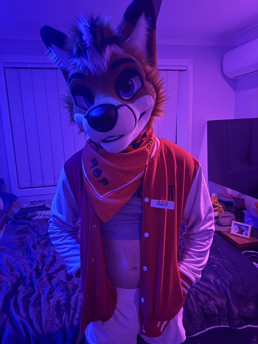 Charmis_fox's tweet image. Just because it’s winter doesn’t mean things won’t get steamy 

📷: @ranger_shep