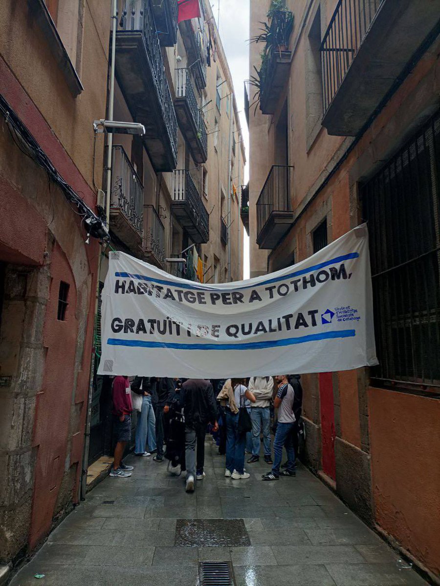 CiutatVellaSHSC's tweet image. ⚠️ Aquesta setmana va tenir lloc un incendi al Raval

Animem les persones que s’hagin vist afectades a assistir avui a l’assemblea o a posar-se en contacte amb el Sindicat per al que puguin necessitar

Som aquí per donar suport a la nostra classe i als nostres barris