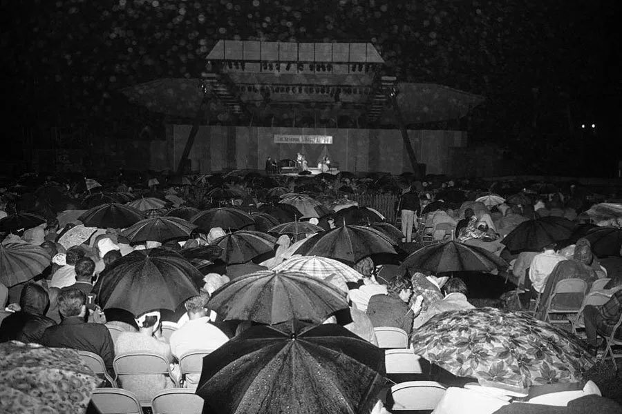 OTDRhodeIsland's tweet image. #OTD July 17, 1954, the inaugural @NewportJazzFest, then known as the 1st Annual American Jazz Festival, was held at the Newport Casino (now @TennisHalloFame). It featured performances from Dizzy Gillespie, Billie Holiday, Ella Fitzgerald & Duke Ellington. Tickets were $3 to $5.