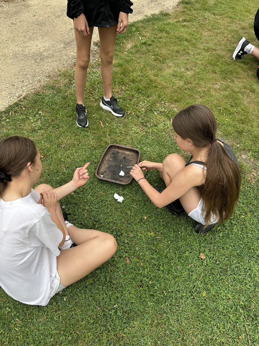 Bushcraft food cooked on the fire! We had chicken , vegetable soup and two types of fresh made bread!