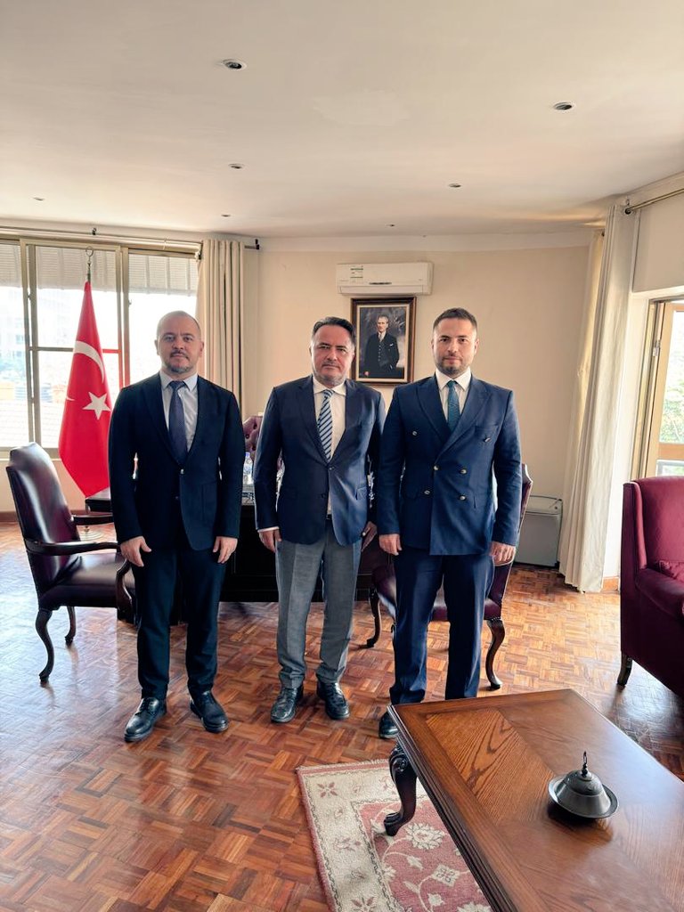 Aslan Alper Yüksel (@alpertvt) on Twitter photo Yunus Emre Enstitüsü Kigali Ofisi Koordinatörü Enes Karaçoban’ı Ankara’ya uğurlarken, yeni Koordinatör Gökhan Yağcı’ya hoşgeldin dedik.
Her iki arkadaşıma yeni görevlerinde başarılar dilerim.<a href="/yeekigali/">Yunus Emre Enstitüsü - Kigali</a> <a href="/yeeorgtr/">Yunus Emre Enstitüsü</a> Yunus Emre Enstitüsü Kigali Ofisi Koordinatörü Enes Karaçoban’ı Ankara’ya uğurlarken, yeni Koordinatör Gökhan Yağcı’ya hoşgeldin dedik.
Her iki arkadaşıma yeni görevlerinde başarılar dilerim.<a href="/yeekigali/">Yunus Emre Enstitüsü - Kigali</a> <a href="/yeeorgtr/">Yunus Emre Enstitüsü</a>