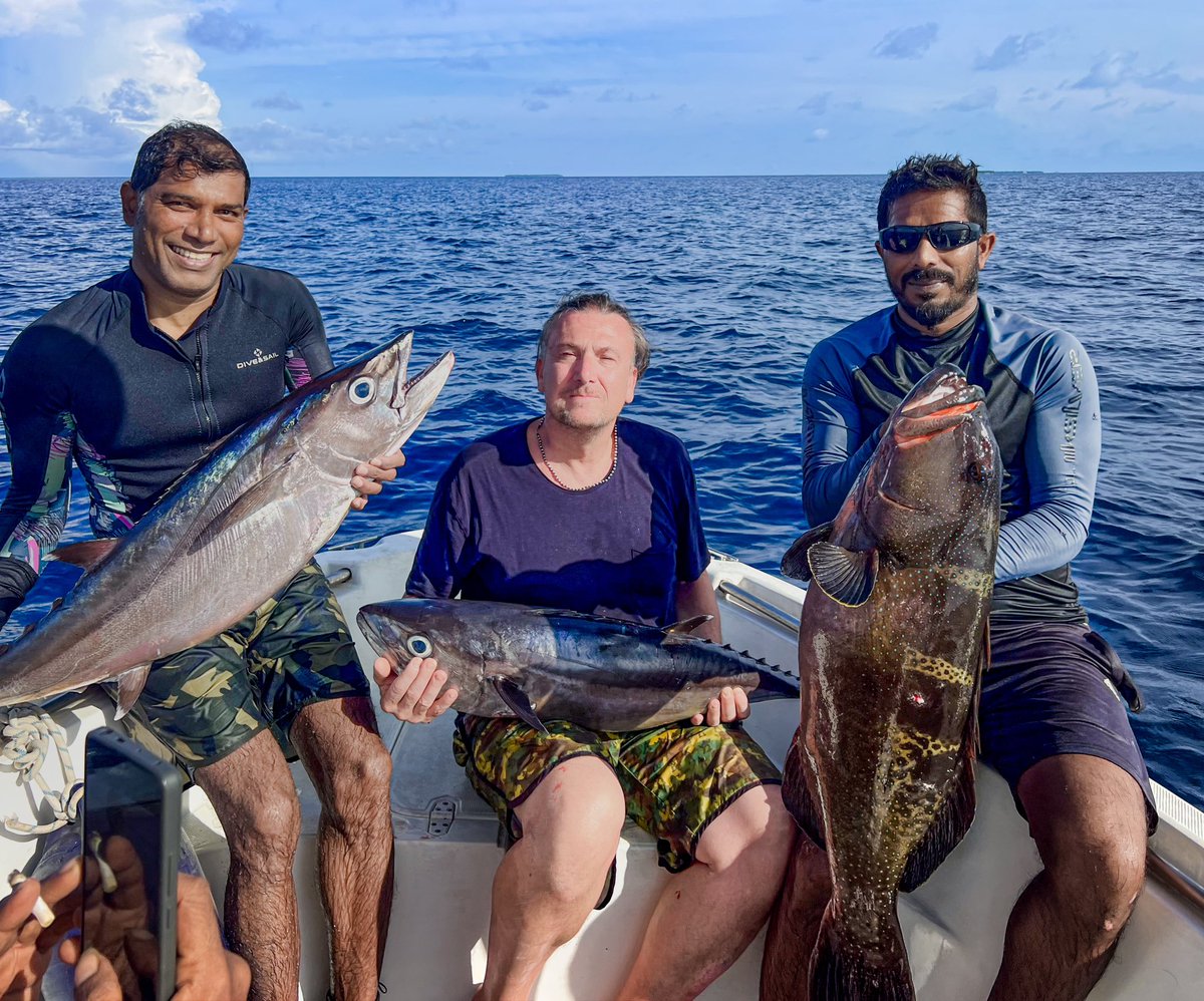 AbloxzA's tweet photo. A very interesting time to enjoy spearfishing during your holidays in the Maldives. Every day is a different experience, you get to eat a different fresh Fish 🐠 .Enjoy ❤️
.
.
#spearfishing #happyholiday #happyhour #family #friendshipgoals #vacation #oceanlifestyle #holiday #places_wow #visitfodhdhoo