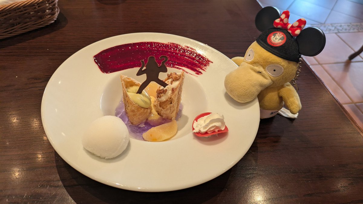 かぞくでディズニーシーにいってきたぐわ〜🐣
くもりだけど、すずしいひで
とーってもたのしかったぐわ♪
それにしても？ディズニーシーのスイーツ、おいしすぎるぐわ〜♪
#コダック