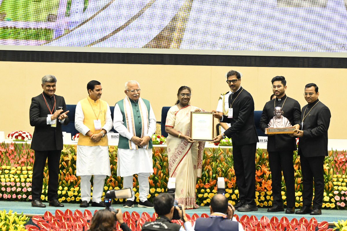 मुख्यमंत्री श्री <a href="/HemantSorenJMM/">Hemant Soren</a>  के कुशल नेतृत्व में राज्य नें लगातार विकास में कई उपलब्धियां हासिल की हैं। इसी क्रम में स्वच्छता सर्वेक्षण 2024-25  में 3-10 लाख तक की आबादी वाले स्वच्छ शहरों में जमशेदपुर को तृतीय स्थान और बुंडू को प्रॉमिसिंग स्वच्छ शहर के रूप में चुना गया।