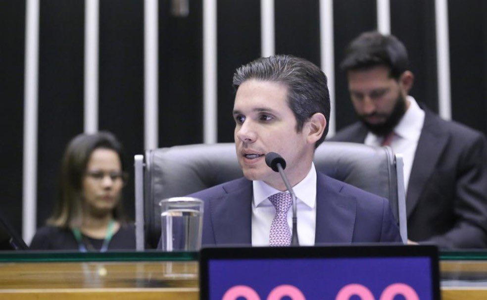 cortezpsol's tweet image. Nunca se esqueçam que para destruir o nosso futuro, o Congresso inimigo do povo trabalha até as 3h da manhã.