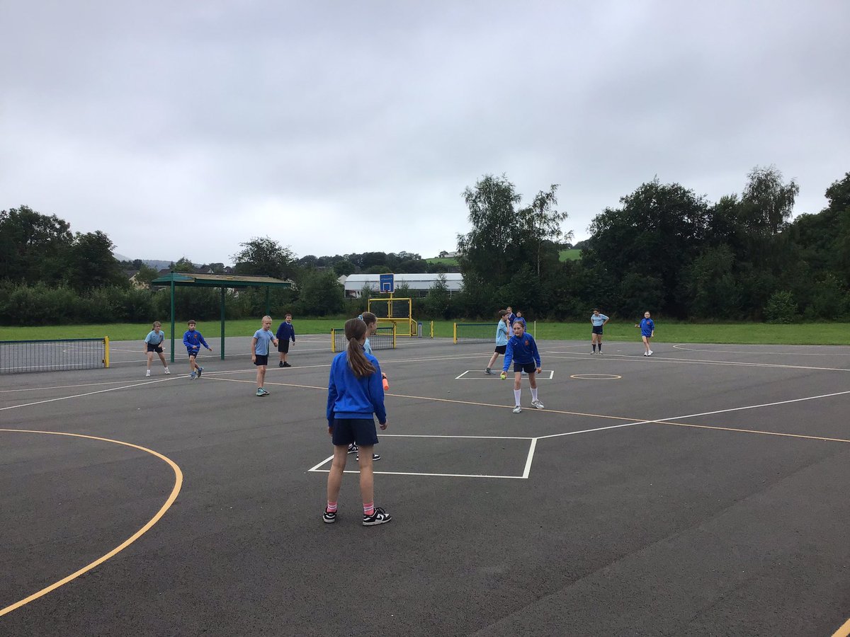 What a great morning! Year 5 have spent their time playing rounders. There was some outstanding bowling, batting and fielding. But above all, there was teamwork. 🥰🤩⭐️🥰🤩⭐️Thank you to everyone in Year 5 for a lovely morning. ⚾️⚾️⚾️
