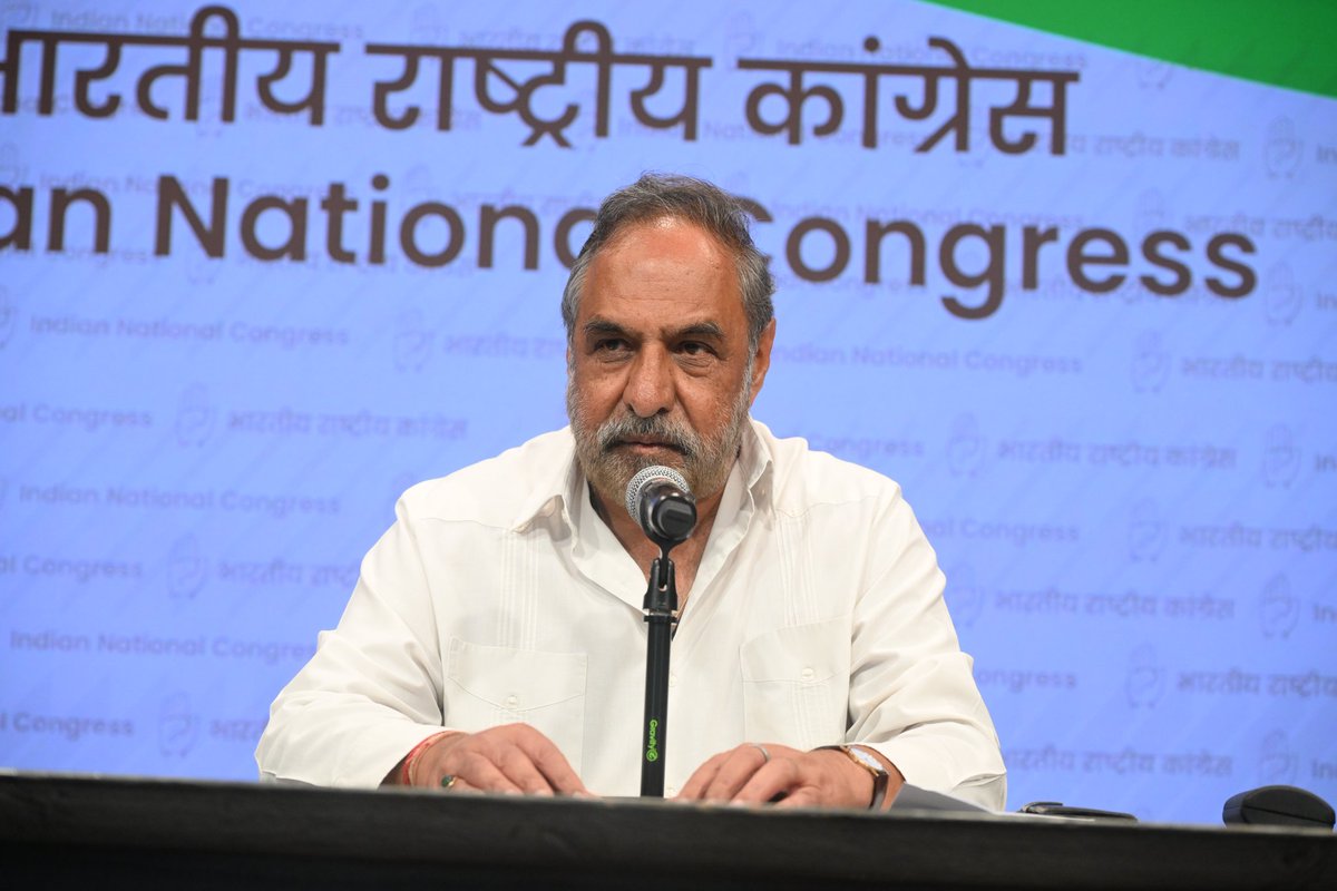 Sushil_Verma9's tweet image. Senior Congress leader and a Former Minister Anand Sharma addressing the media at Congress Headquarters in New Delhi on Thursday @THNewDelhi