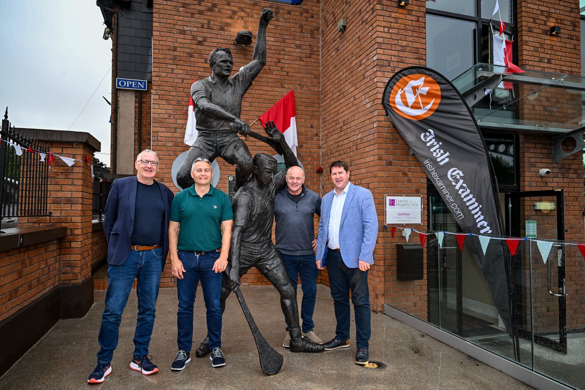 RyanLarry's tweet image. Huge thanks to all at @SarsfieldsCork for minding @DaloAnto and co last night. Super show. Mark and TJ in great form and brilliant insights from Eamon O'Shea. Part 1 up now for @ExaminerSport subscribers irishexaminer.com/sport/gaa/arid…