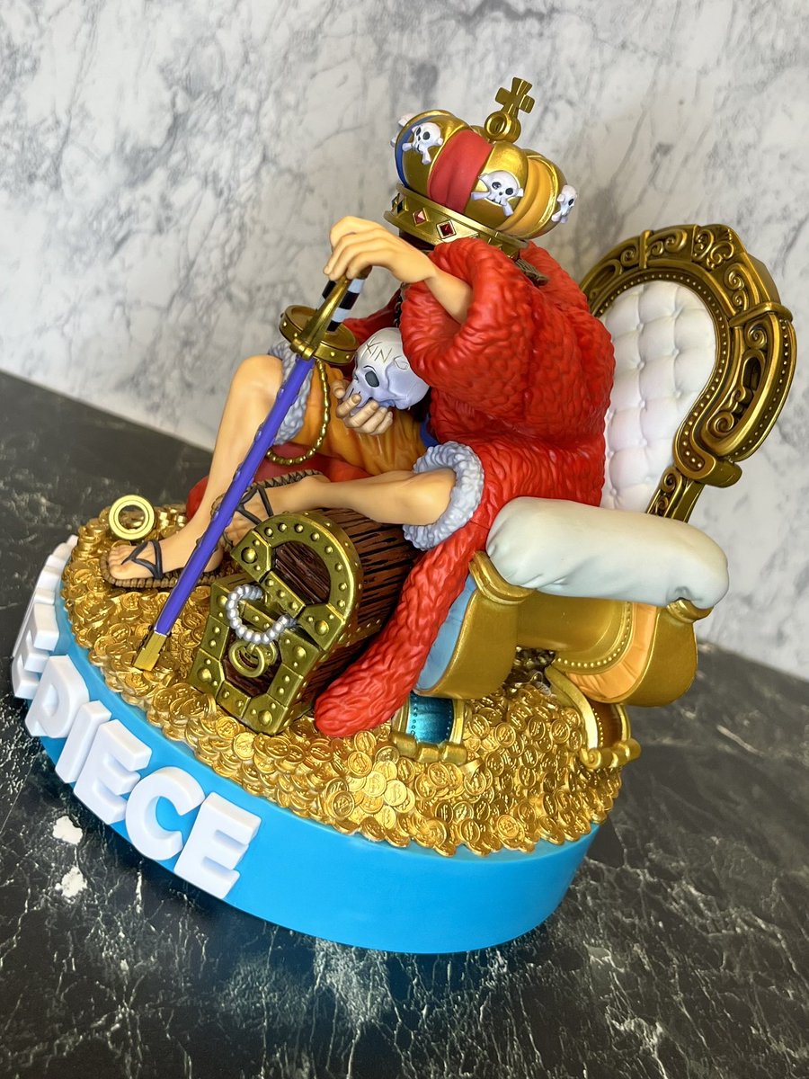 mune58935646's tweet image. ✨ワシのおすすめ✨
ONE PIECE
SUPER MASTER STARS DIORAMA
&quot;KING&quot; MONKEY.D.LUFFY

ジャンプ2023年25号の表紙を飾ったルフィフィギュア✨
まさに王の風格✨
財宝に囲まれて不敵に笑うルフィよき✨
全体的に素晴らしい造形・塗装よきよき✨
特に王冠・玉座の質感素晴らしい✨
#ONEPIECE #SMSD #ルフィ
