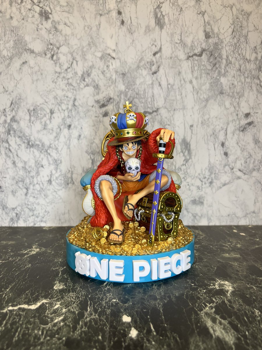 mune58935646's tweet image. ✨ワシのおすすめ✨
ONE PIECE
SUPER MASTER STARS DIORAMA
&quot;KING&quot; MONKEY.D.LUFFY

ジャンプ2023年25号の表紙を飾ったルフィフィギュア✨
まさに王の風格✨
財宝に囲まれて不敵に笑うルフィよき✨
全体的に素晴らしい造形・塗装よきよき✨
特に王冠・玉座の質感素晴らしい✨
#ONEPIECE #SMSD #ルフィ