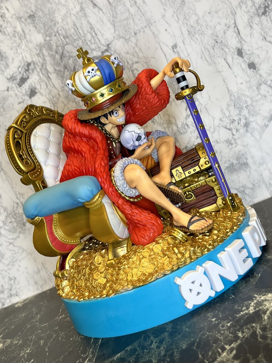 mune58935646's tweet image. ✨ワシのおすすめ✨
ONE PIECE
SUPER MASTER STARS DIORAMA
&quot;KING&quot; MONKEY.D.LUFFY

ジャンプ2023年25号の表紙を飾ったルフィフィギュア✨
まさに王の風格✨
財宝に囲まれて不敵に笑うルフィよき✨
全体的に素晴らしい造形・塗装よきよき✨
特に王冠・玉座の質感素晴らしい✨
#ONEPIECE #SMSD #ルフィ