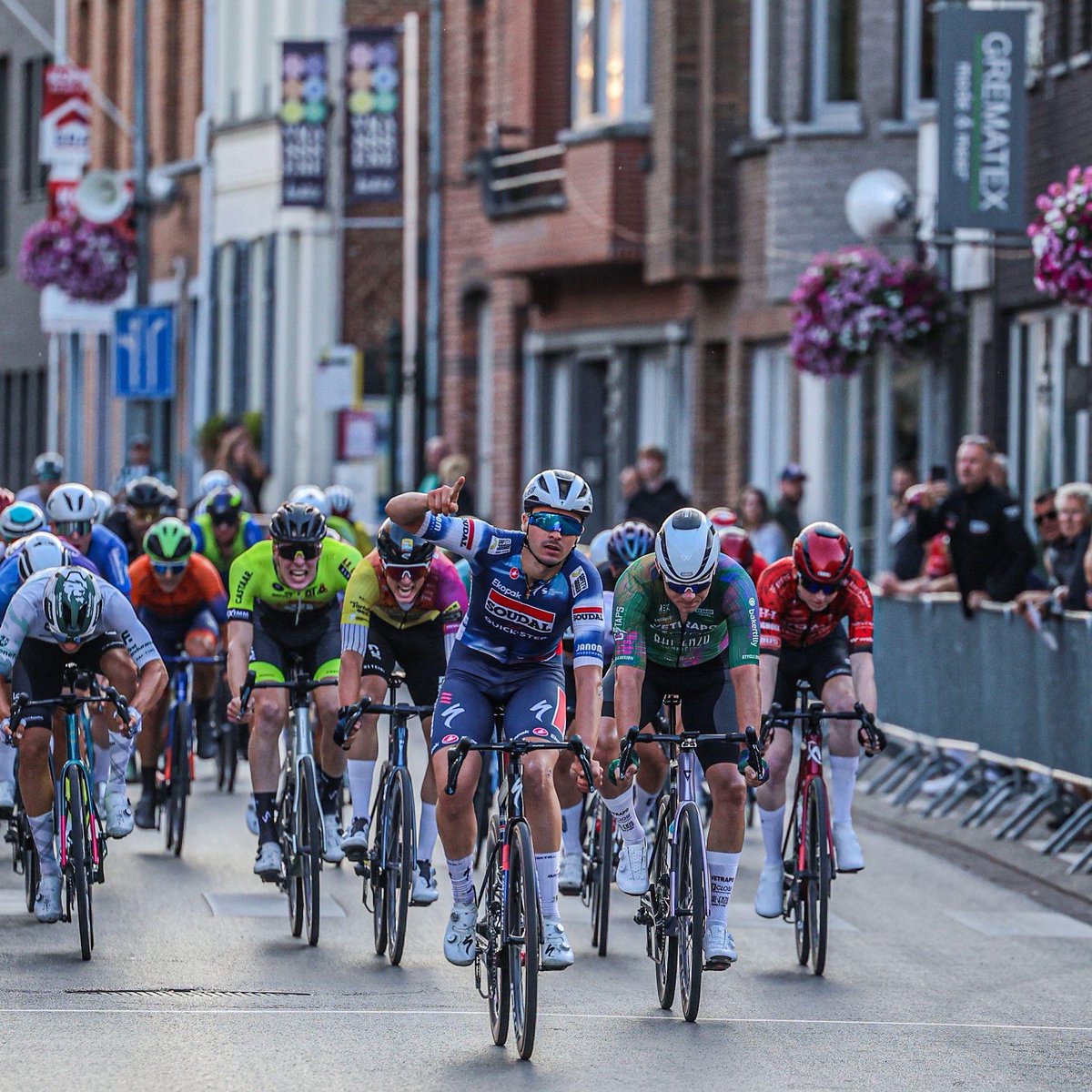 Soudal Quick-Step Devo Team (@soudalqsdevteam) on Twitter photo ๐ฅ <a href="/SenneHulsmans_/">Senne Hulsmans</a> is unstoppable!
Third victory in two weeks for our rider, this time in Vrasene, after another perfect sprint ๐คฉ
#WayToRide | #TheWolfpack
Photo: Bram Van Lent ๐ฅ <a href="/SenneHulsmans_/">Senne Hulsmans</a> is unstoppable!
Third victory in two weeks for our rider, this time in Vrasene, after another perfect sprint ๐คฉ
#WayToRide | #TheWolfpack
Photo: Bram Van Lent