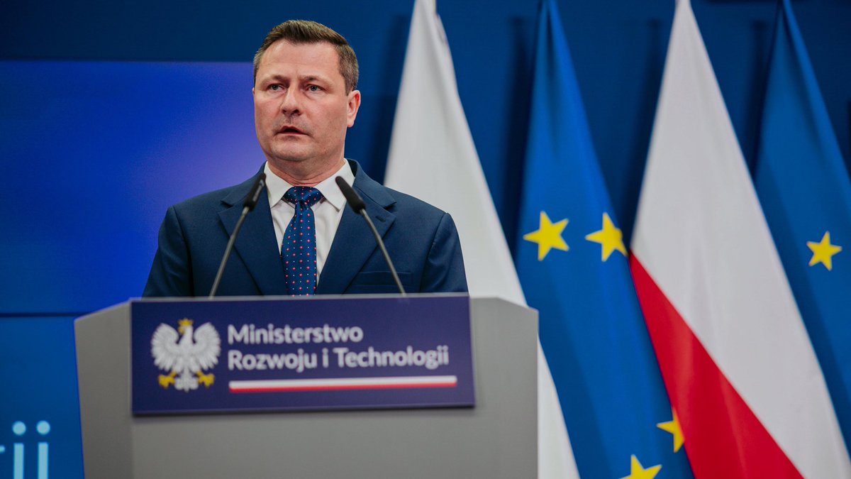 MRiTGOVPL's tweet image. 🔋💡 Przepisy mają wspierać, nie blokować! Pracujemy dla przedsiębiorców i rozwoju OZE!
📢 Podczas wspólnej konferencji prasowej minister @KrzysztofPaszyk i wiceminister @motykamilosz odnieśli się do uwag inwestorów dotyczących progów pojemności magazynów energii w kontekście…