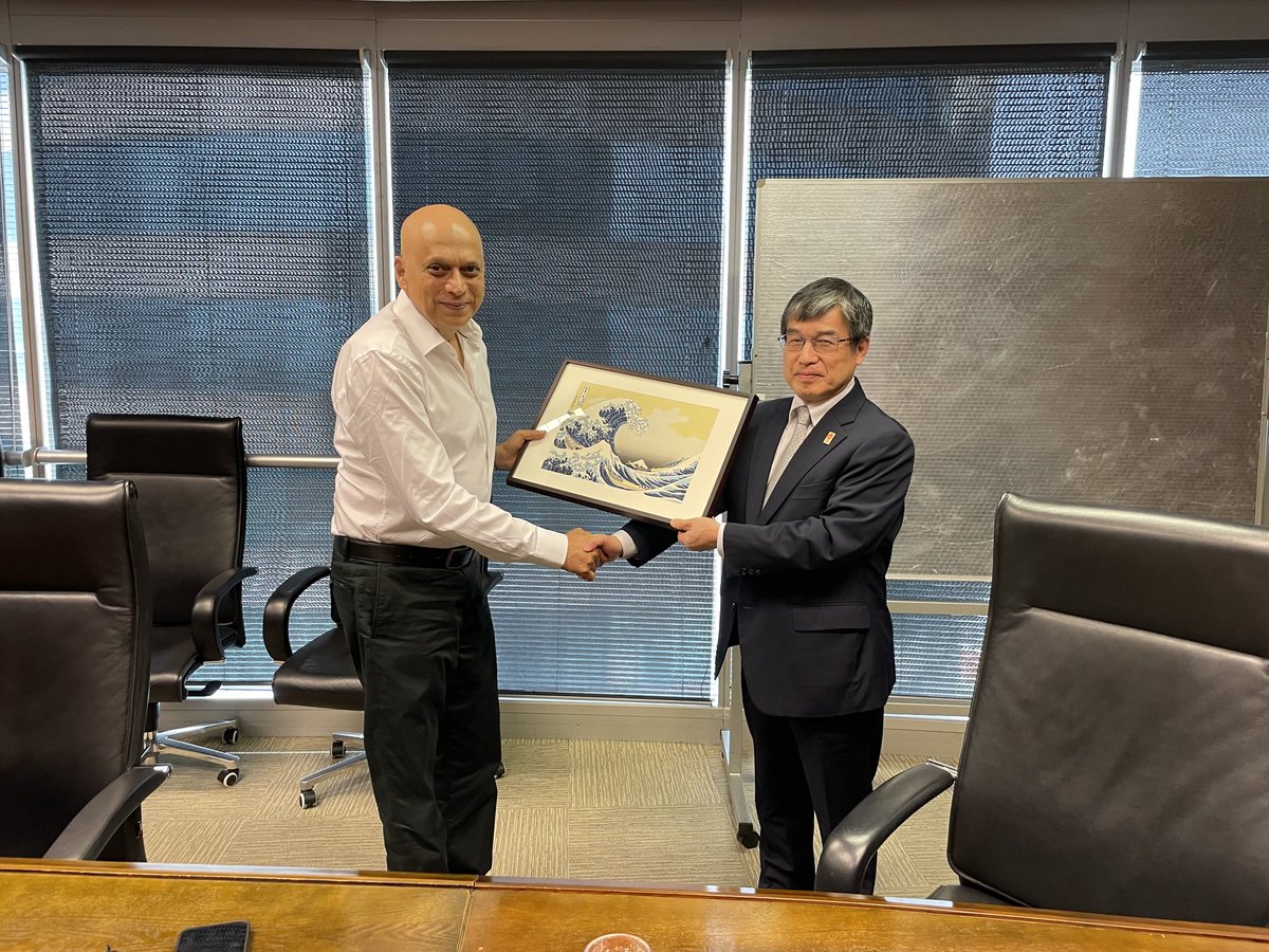 JapanEmb_SL's tweet image. On 17th July, Ambassador ISOMATA called upon Mr. Louis Page, Chairman of CT Holdings PLC and Cargills PLC. During the meeting, they discussed how to further develop Sri Lankan economy and Japan’ role to this end.