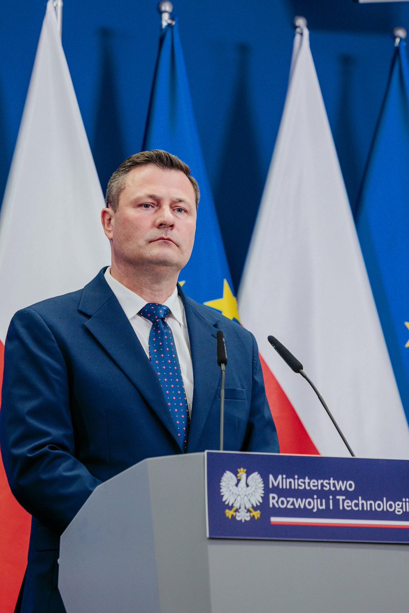MRiTGOVPL's tweet image. 🔵 Działamy wspólnie dla przedsiębiorców i rozwoju OZE!
Minister @KrzysztofPaszyk zapowiedział ponowną analizę progów pojemności magazynów energii, dla których zostaną złagodzone przepisy budowlane z zachowaniem wysokich standardów bezpieczeństwa!
💬 „Przeanalizujemy ponowie…