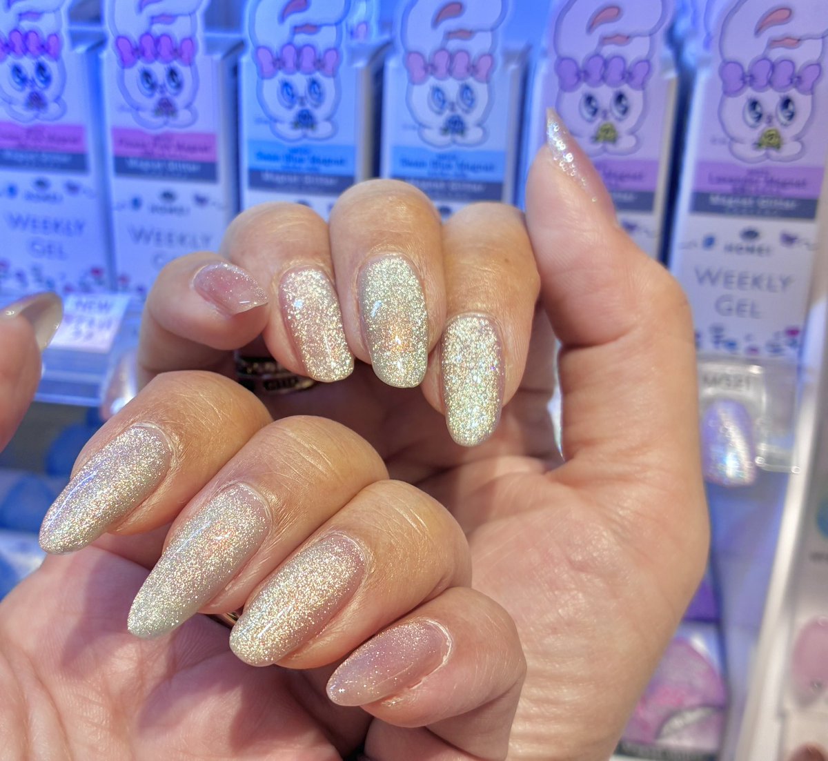 HOMEI_nail's tweet image. HOMEIネイルアトリエ京橋
先日ご来店くださったお客様のセルフネイル💅
エスターバニーコラボマグネットで
キラキラ素敵にされていました🐰💓
ご来店ありがとうございます😊
#ウィークリージェル約80色販売店舗