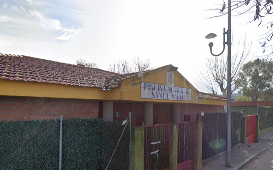 🏊‍♀️Continúan los problemas en las #piscinas de #Talavera: no funciona la silla para personas con movilidad reducida en la piscina del barrio Santa María.

👉+Info: lc.cx/G8nd1C