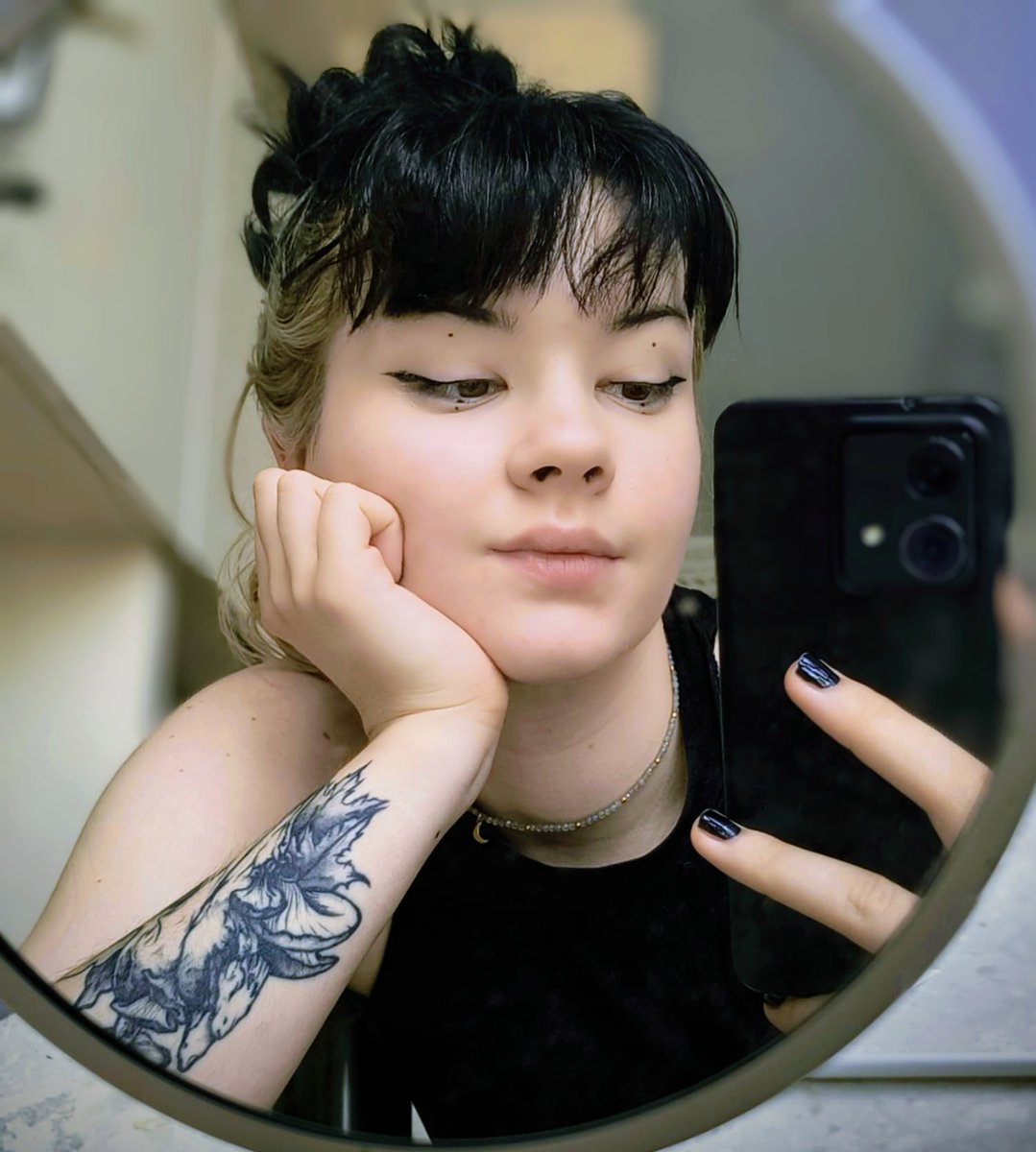 Fern_lily7's tweet image. Happy #hoztwtselfieday ! 🖤