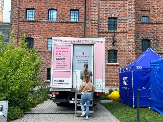 To weekend z #mammografią.

Znajdź chwilę dla siebie i zrób badanie w #mammobusie w:

➡️Łodzi
➡️Opocznie
➡️Drzewicy

Rak piersi we wczesnym stadium daje szanse na wyleczenie‼️

#Profilaktyka ma fundamentalne znaczenie
w obniżeniu ryzyka zachorowania na raka piersi.