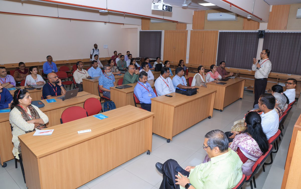NIMHANS_BLR's tweet image. #NIMHANS inaugurated the Rashtriya Karmayogi Large Scale Jan Seva Programme – Master Trainer’s Workshop, in collaboration with the @MoHFW_INDIA & Capacity Building Commission, empowering trainers to strengthen public service delivery and mental health capacity nationwide.