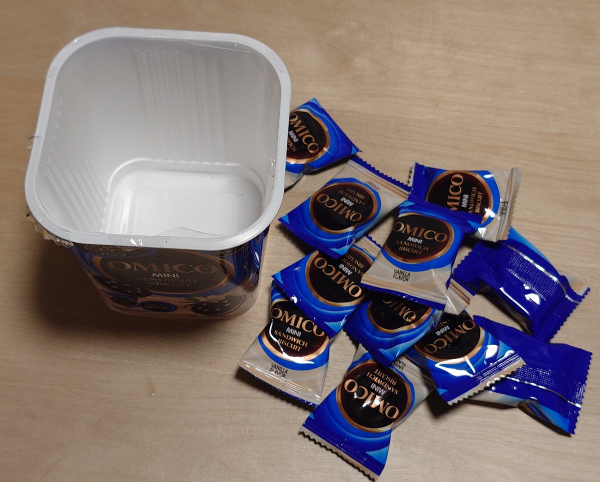zzzAI19's tweet image. 上げ底しすぎだろこのお菓子wほぼ空気やんww