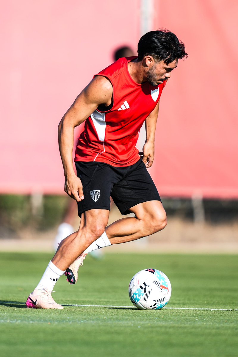 SevillaFC_ENG's tweet photo. ¡Wena, cómo estai? 🤔 https://t.co/8uZV2rlhxO