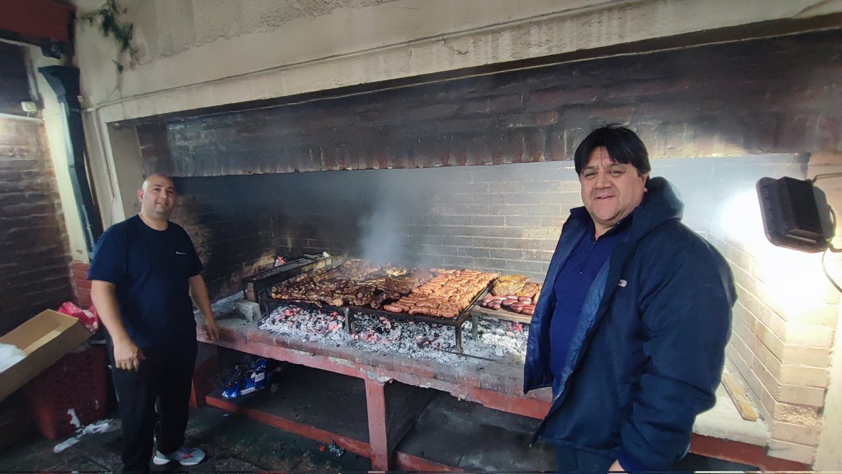 Mientras a los compañeros de #Coto no les alcanza la plata,  ellos se juntan a comer asado en vez de pelear para que paguen la paritaria #SoyAzul #SoySec
 <a href="/MGonzalezSEC/">Marcela González</a> <a href="/Sergio_OrtizOk/">Sergio Ortiz</a> <a href="/MundoGremial/">Mundo Gremial</a> <a href="/ChrisSosaSEC/">Christian Sosa</a> <a href="/TejeraLeandro/">Leandro Tejera</a> <a href="/OscarTedescoSEC/">Oscar M. Tedesco</a> <a href="/degremialescom/">de gremiales</a> <a href="/StreamComercio/">El Streaming de Comercio</a>