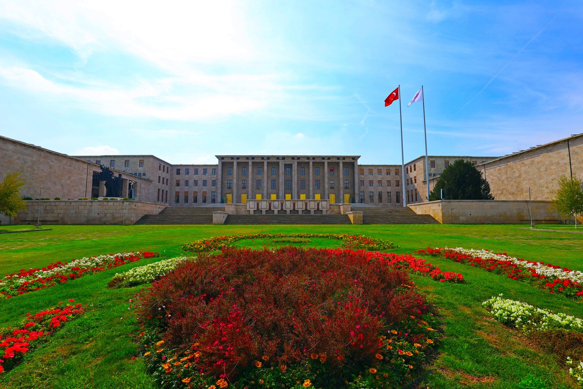 TurkeyrecapTur's tweet image. Meclis recap yayımda!
Enerji ve maden alanına ilişkin kanun teklifinin ilk 4 maddesi kabul edildi. Genel Kurul nasıl geçti?
Bülteni takip etmek ve ücretsiz abone olmak için👇🏼: turkeyrecapturkce.substack.com/p/genel-kurul-…