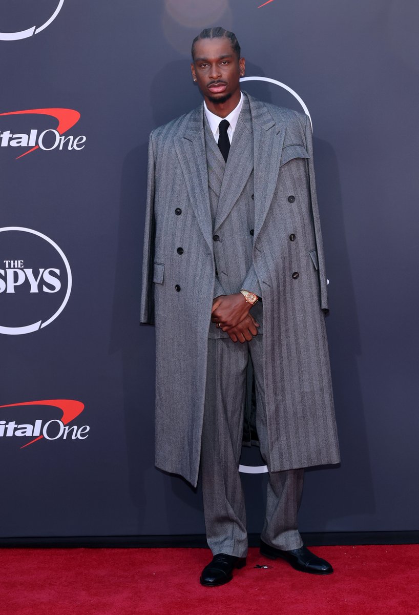 ComplexStyle's tweet image. SGA looked sharp at the #ESPYS