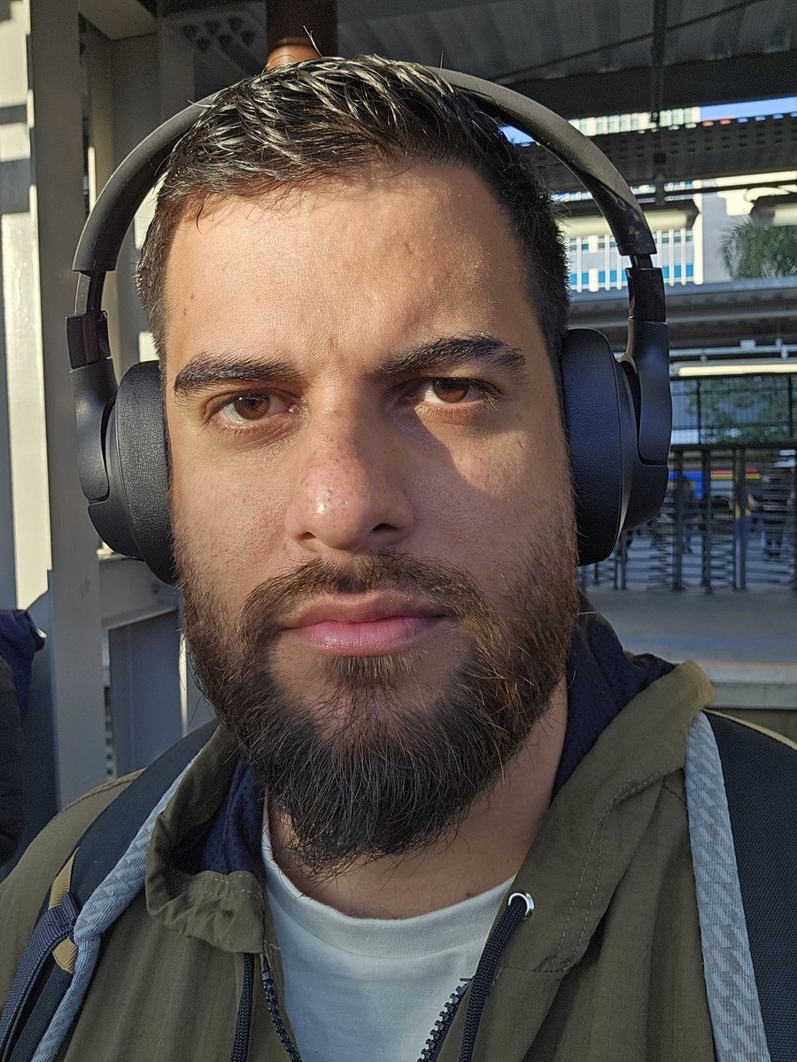 Tonyjunhor's tweet image. Da rede do lado pra ca. Bao dia