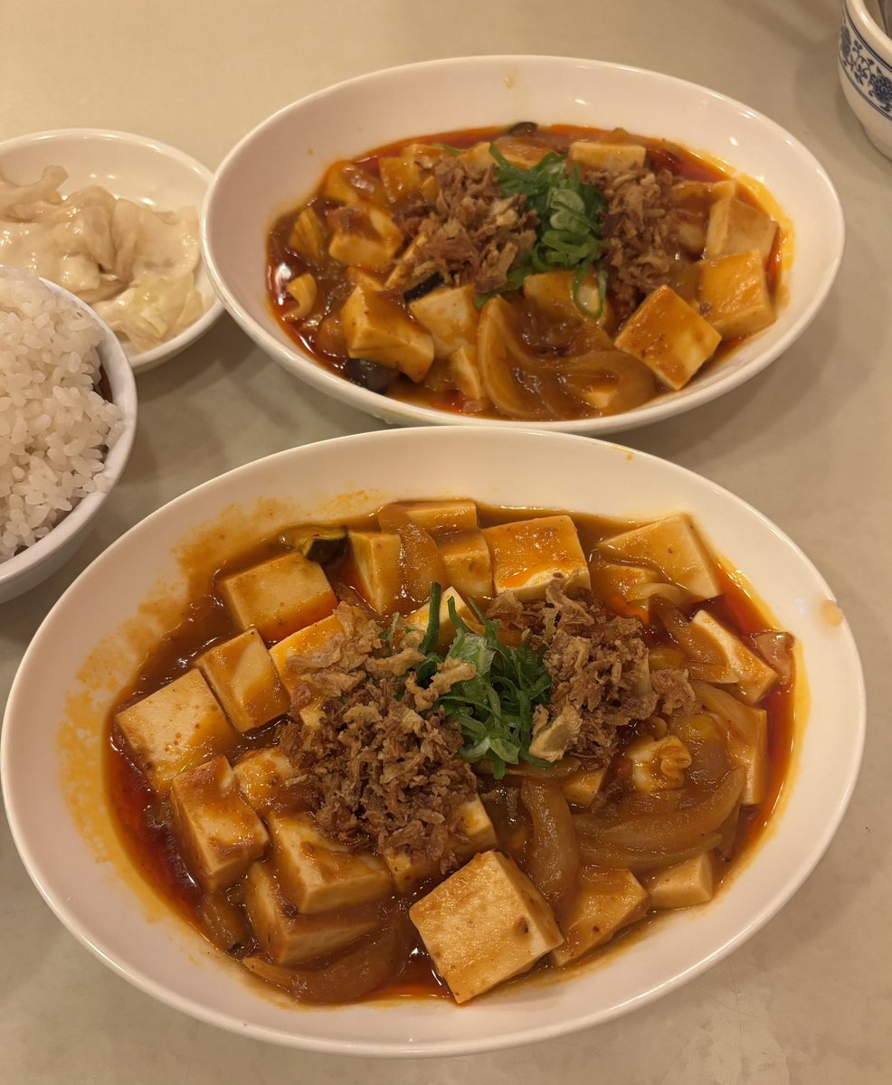 roundsummer's tweet image. 서면에 있는 반핀 맛있어서 자주 간다. 가지 튀김과 비건 마파 두부

#나의비거니즘일기