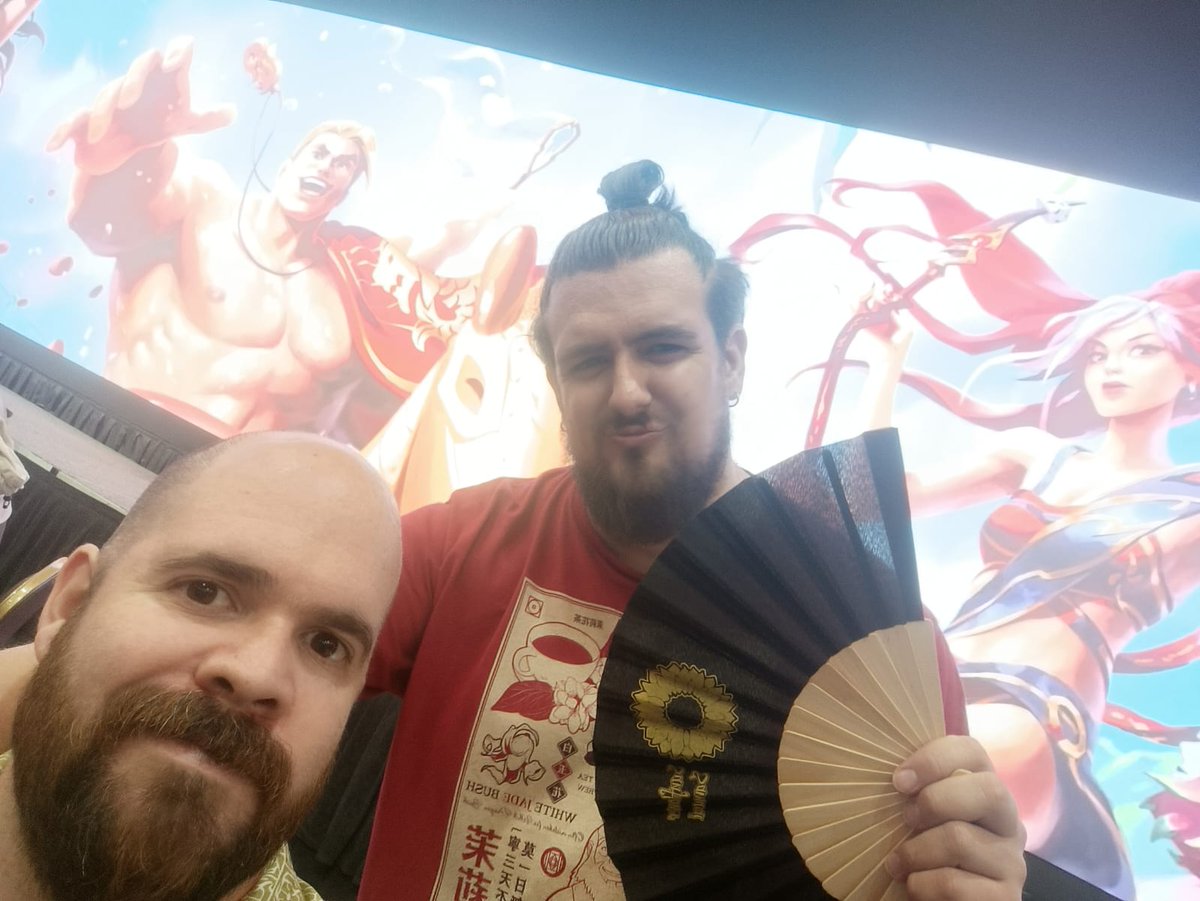 Pintorpin's tweet image. Sunflowers ready for the keynote!
There won't be as many of us as other times, but we are still gonna make some noises!!!