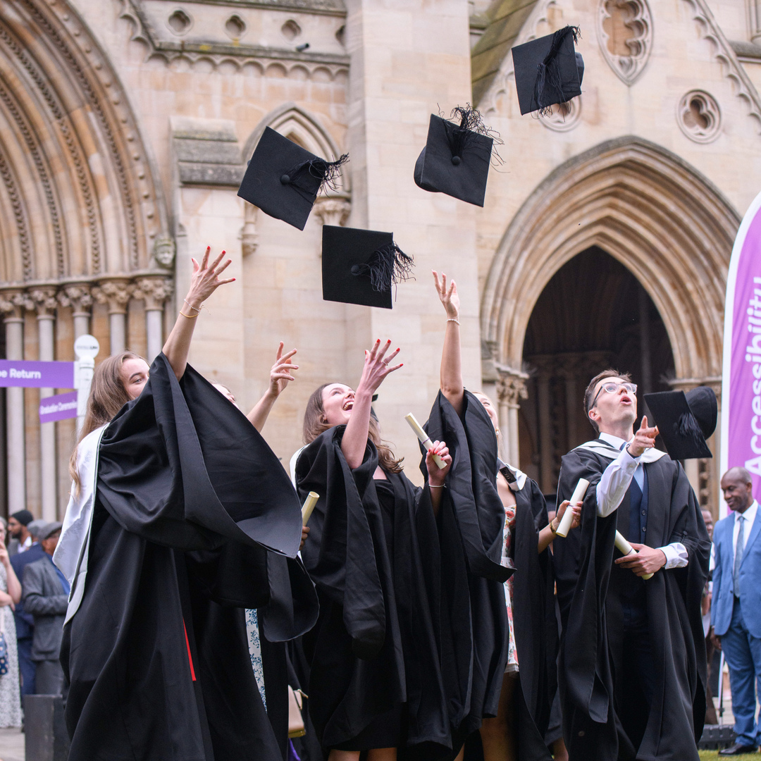 UniofHerts's tweet image. Are you graduating in September? This is your reminder to register for your ceremony!🎓  

Keep an eye on your inbox for your personal invitation. 💌 

More info here: bit.ly/3SOUyAW

#HertsGrad