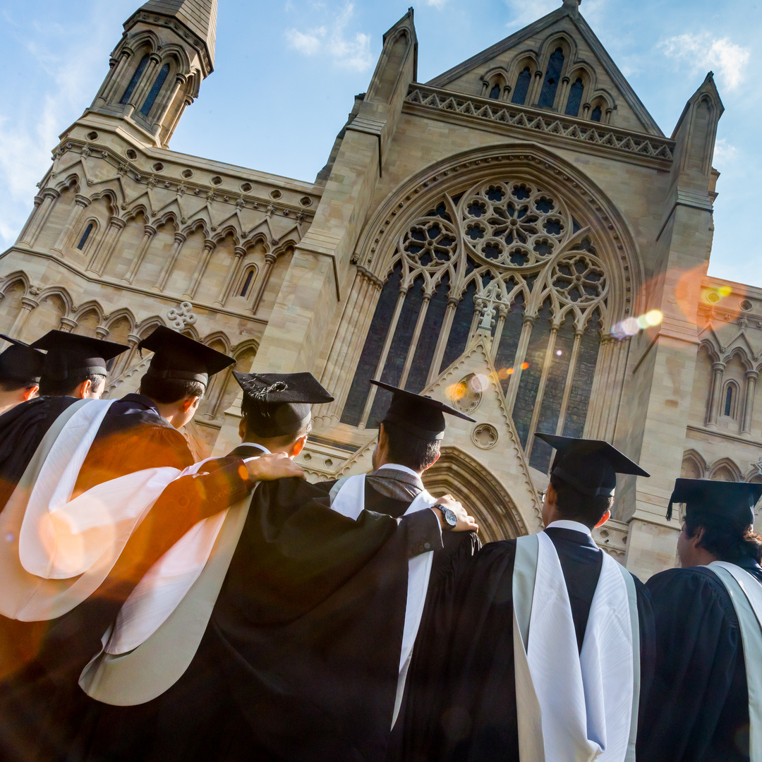 UniofHerts's tweet image. Are you graduating in September? This is your reminder to register for your ceremony!🎓  

Keep an eye on your inbox for your personal invitation. 💌 

More info here: bit.ly/3SOUyAW

#HertsGrad
