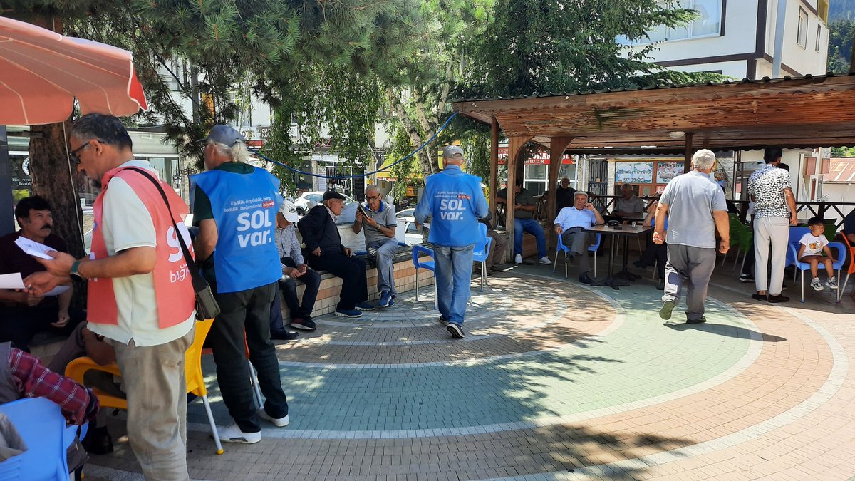 solartvin's tweet image. 23 Temmuz Çarşamba günü Şavşat'ta yapacağımız "Emek İnsan ve Doğa" mitingimiz için Şavşat merkezinde bildiri dağıtımı yaptık. Tüm Artvin halkını 23 Temmuzda Şavşat'a bekliyoruz ⭐️