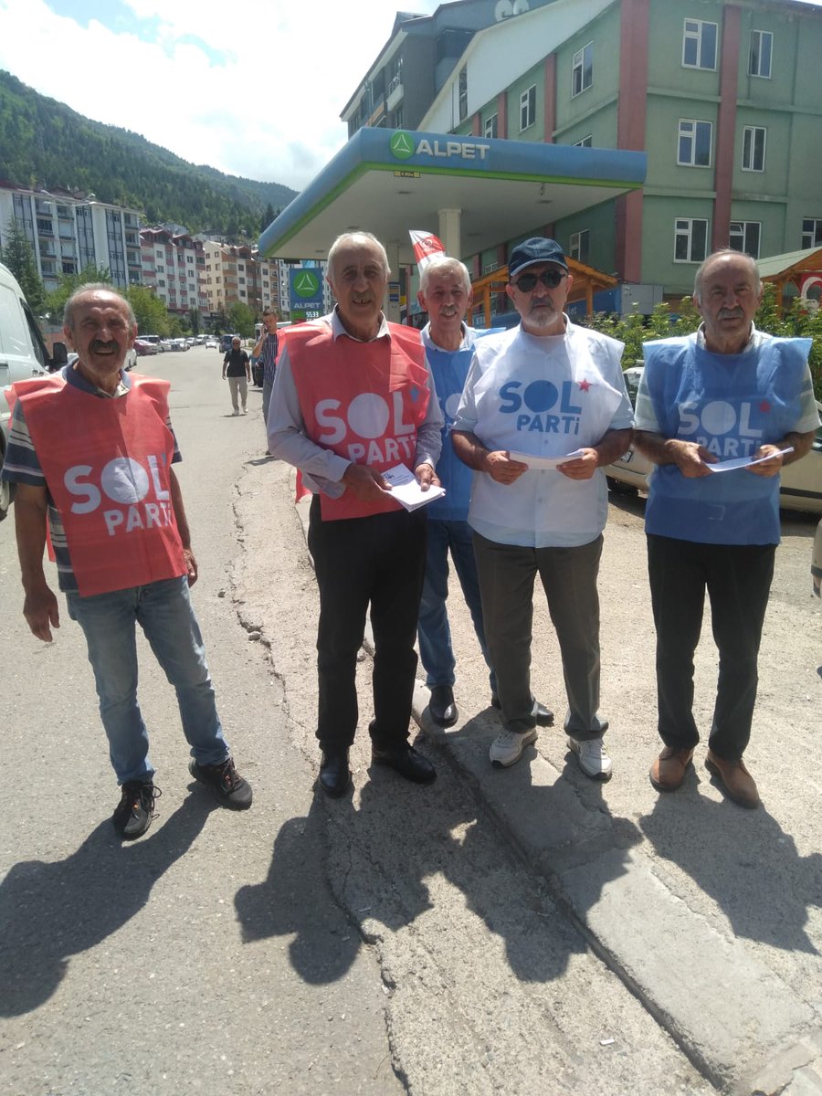 solartvin's tweet image. 23 Temmuz Çarşamba günü Şavşat'ta yapacağımız "Emek İnsan ve Doğa" mitingimiz için Şavşat merkezinde bildiri dağıtımı yaptık. Tüm Artvin halkını 23 Temmuzda Şavşat'a bekliyoruz ⭐️