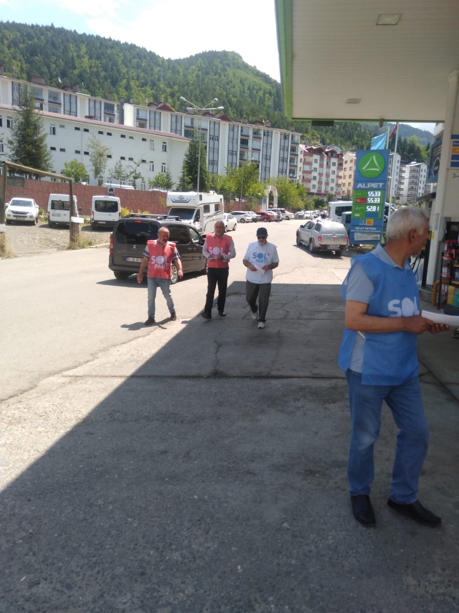 solartvin's tweet image. 23 Temmuz Çarşamba günü Şavşat'ta yapacağımız "Emek İnsan ve Doğa" mitingimiz için Şavşat merkezinde bildiri dağıtımı yaptık. Tüm Artvin halkını 23 Temmuzda Şavşat'a bekliyoruz ⭐️