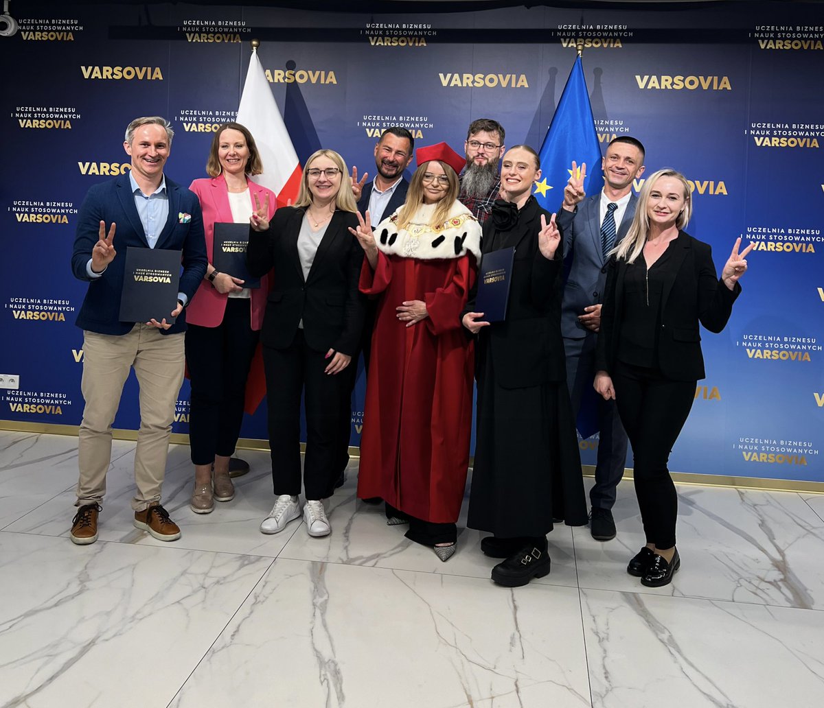 VarsoviaStudy's tweet image. 🎓Najlepsi Wykładowcy Uczelni Varsovia 2025 wybrani❗️
16 lipca odbyła się uroczysta gala wręczenia nagród i listów gratulacyjnych przez JM Rektor @rektor_stryja dla laureatów Plebiscytu na Wykładowcę Roku 2025.
🏆 Laureaci 2025:
• dr Tomasz Roman Smus, prof. UV -…