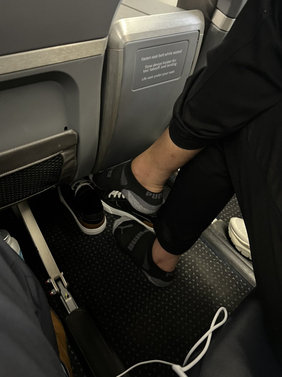 LADIES AND GENTLEMEN…I’m tryin’ to fly coast to coast. First class. Mindin’ my own damn business. And what do I see next to me?

BARE. NAKED. FEET. IN. THE. AIR.

And I’m not talkin’ pedicured. I’m talkin’ crusty. Odor stronger than a 5-day-old gym sock inside a high school