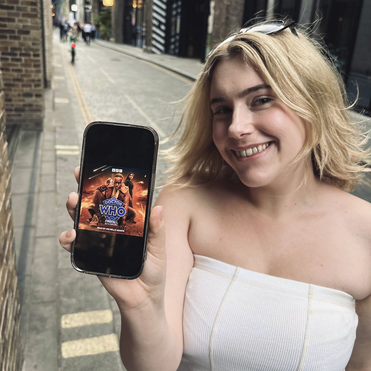0hMySt4rs's tweet image. So excited to reveal that I’ve written a new original Doctor Who audio adventure for the Fifteenth Doctor and Belinda! ☄️💫
What will they find in 1833 when they discover that a star has fallen to Earth?
Read by THE Michele Asante, who played Abena in The Story & the Engine! ✨