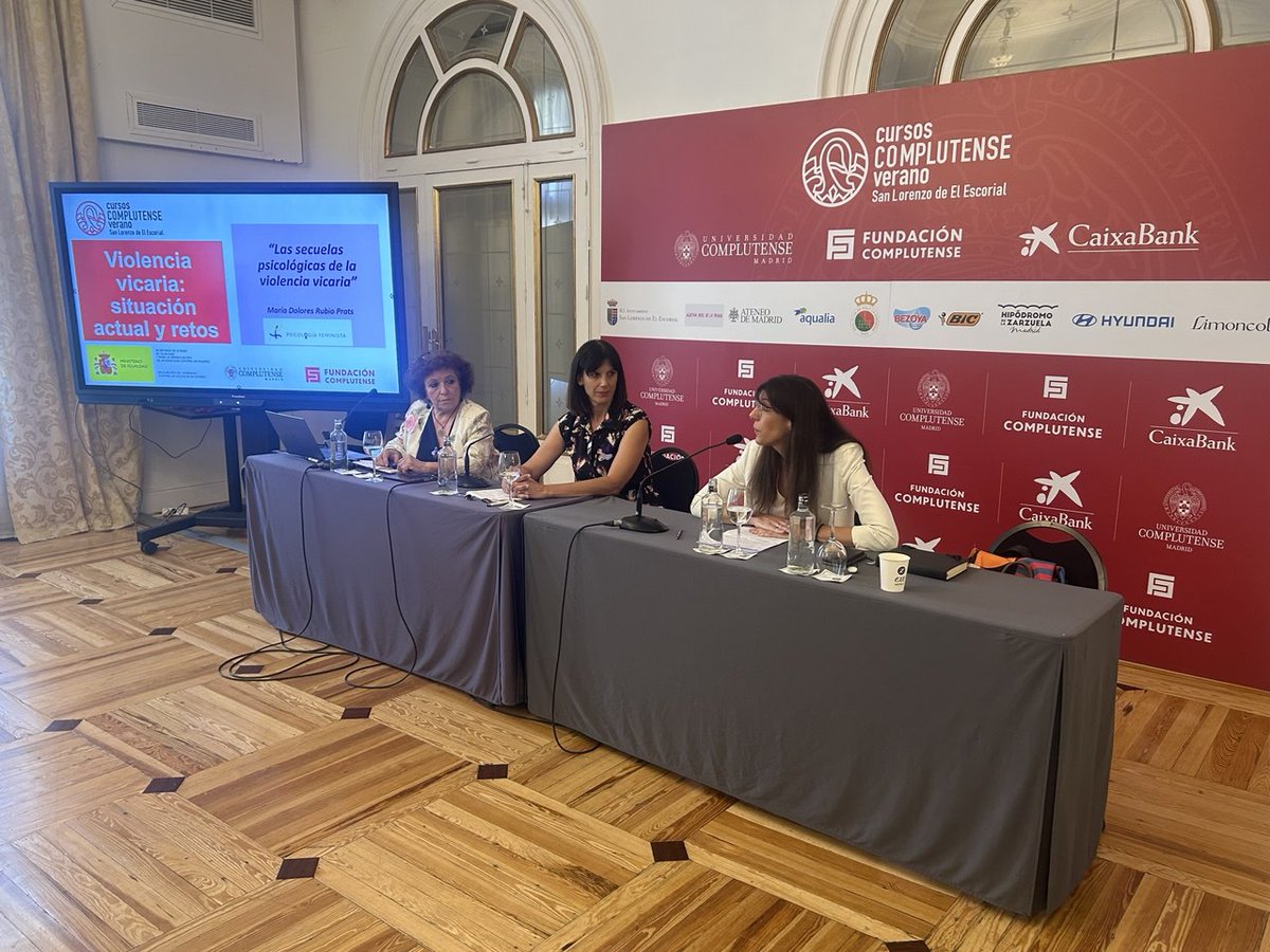 Delegación del Gob. contra la Violencia de Género (@delgobvg) on Twitter photo 🧠 Ahora, <a href="/ZulemaAltam/">Zulema Altamirano A</a>, de <a href="/DelGobVG/">Delegación del Gob. contra la Violencia de Género</a>, Natalia Hidalgo Ruzzante, profesora e investigadora (UGR), y María Dolores Rubio Prats, presidenta de la Asociación de Mujeres de Psicología Feminista, abordan las secuelas psicológicas de la violencia vicaria.
#ViolenciaVicaria #CursosUCM 🧠 Ahora, <a href="/ZulemaAltam/">Zulema Altamirano A</a>, de <a href="/DelGobVG/">Delegación del Gob. contra la Violencia de Género</a>, Natalia Hidalgo Ruzzante, profesora e investigadora (UGR), y María Dolores Rubio Prats, presidenta de la Asociación de Mujeres de Psicología Feminista, abordan las secuelas psicológicas de la violencia vicaria.
#ViolenciaVicaria #CursosUCM