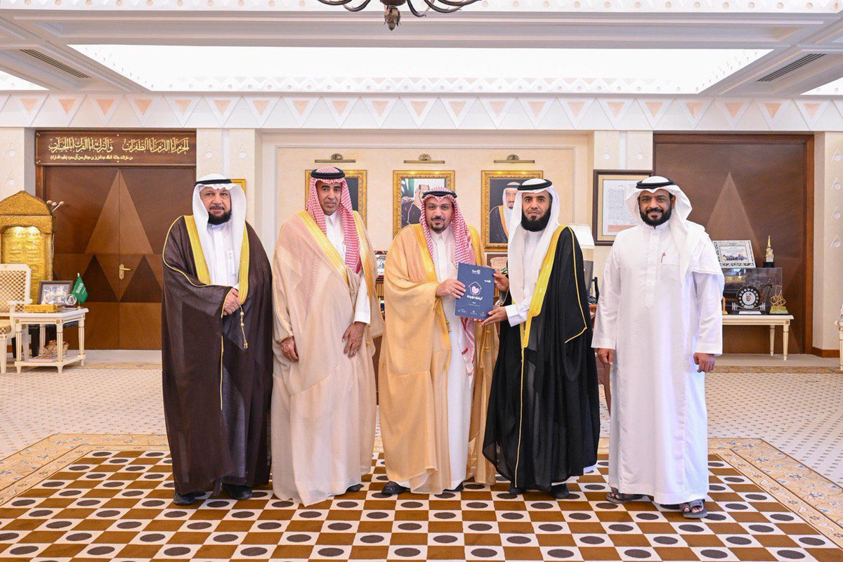 اطلع سموه خلال تدشين حملة " أيسره مؤنة " على أهداف الحملة ورسائلها التوعوية الموجهة لكافة شرائح المجتمع..

سمو #أمير_منطقة_القصيم: أشيد بهذه المبادرة المتميزة والموفقة، وننتظر تنفيذها والتجاوب معها وتفاعل جميع الجمعيات الخيرية والقطاعات الأهلية وأولياء الأمور التفاعل معها بكل