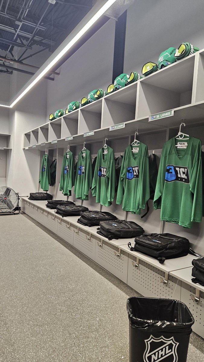 3IceHockey's tweet image. We are back! Practice unis ready for today’s morning skate 👌
Tune in Live on @FanDuelSN_NOR at 7pm EST for puck drop
The games are playedat @baptisthealthiceplex 👏🏻
Look out for Team Chicago and coach @grantfuhr31
#3ice #hockeyplayers #summerhockey #hockeyflorida