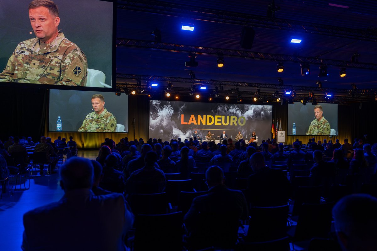 USArmyEURAF's tweet image. 🛡 🤝 Building interoperable, multi-layered defenses is critical! Brig. Gen. King (10th AAMDC) emphasized the urgency at #LANDEURO, highlighting the need to counter evolving threats like drone swarms & advanced missiles. 🚀 Read more 👇army.mil/article/287132
